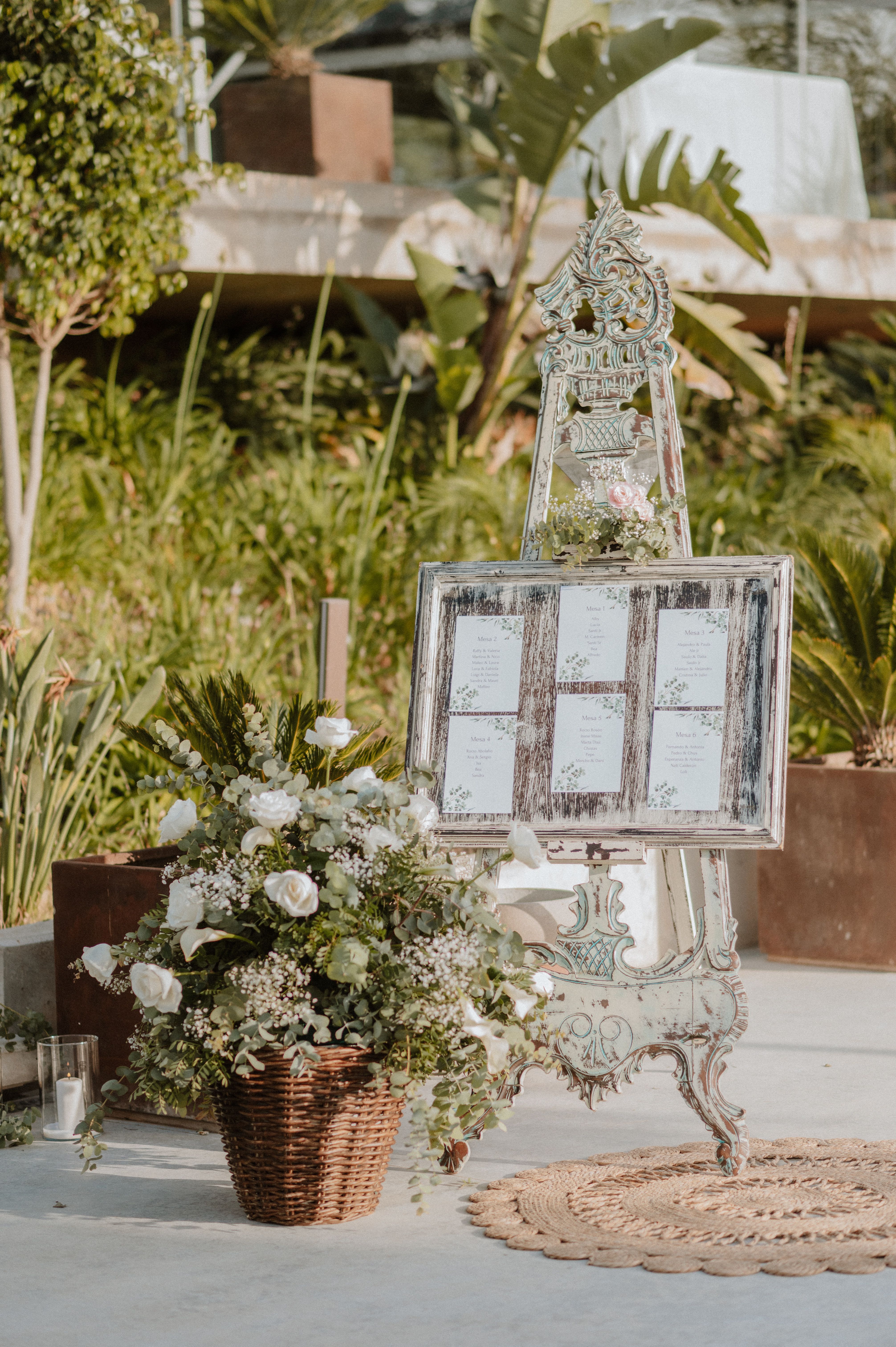 Novios durante una celebración de boda